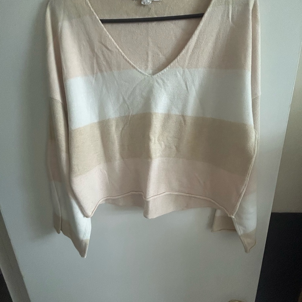 O'Neill Cream and White V-Neck Sweater small